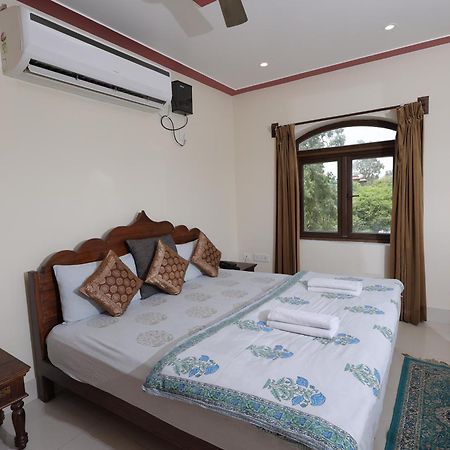 Mvt Guesthouse & Restaurant Vrindāvan Εξωτερικό φωτογραφία