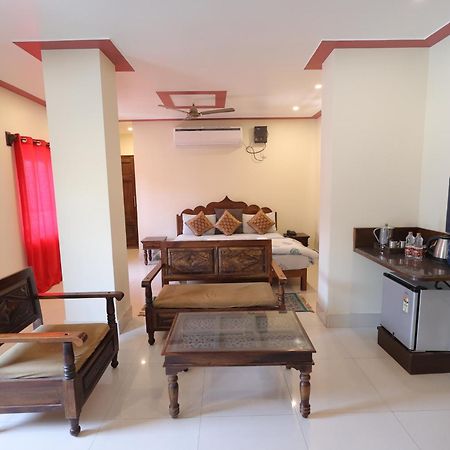 Mvt Guesthouse & Restaurant Vrindāvan Εξωτερικό φωτογραφία