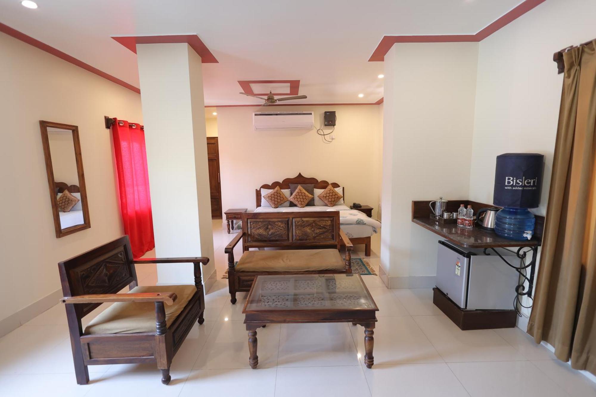 Mvt Guesthouse & Restaurant Vrindāvan Εξωτερικό φωτογραφία
