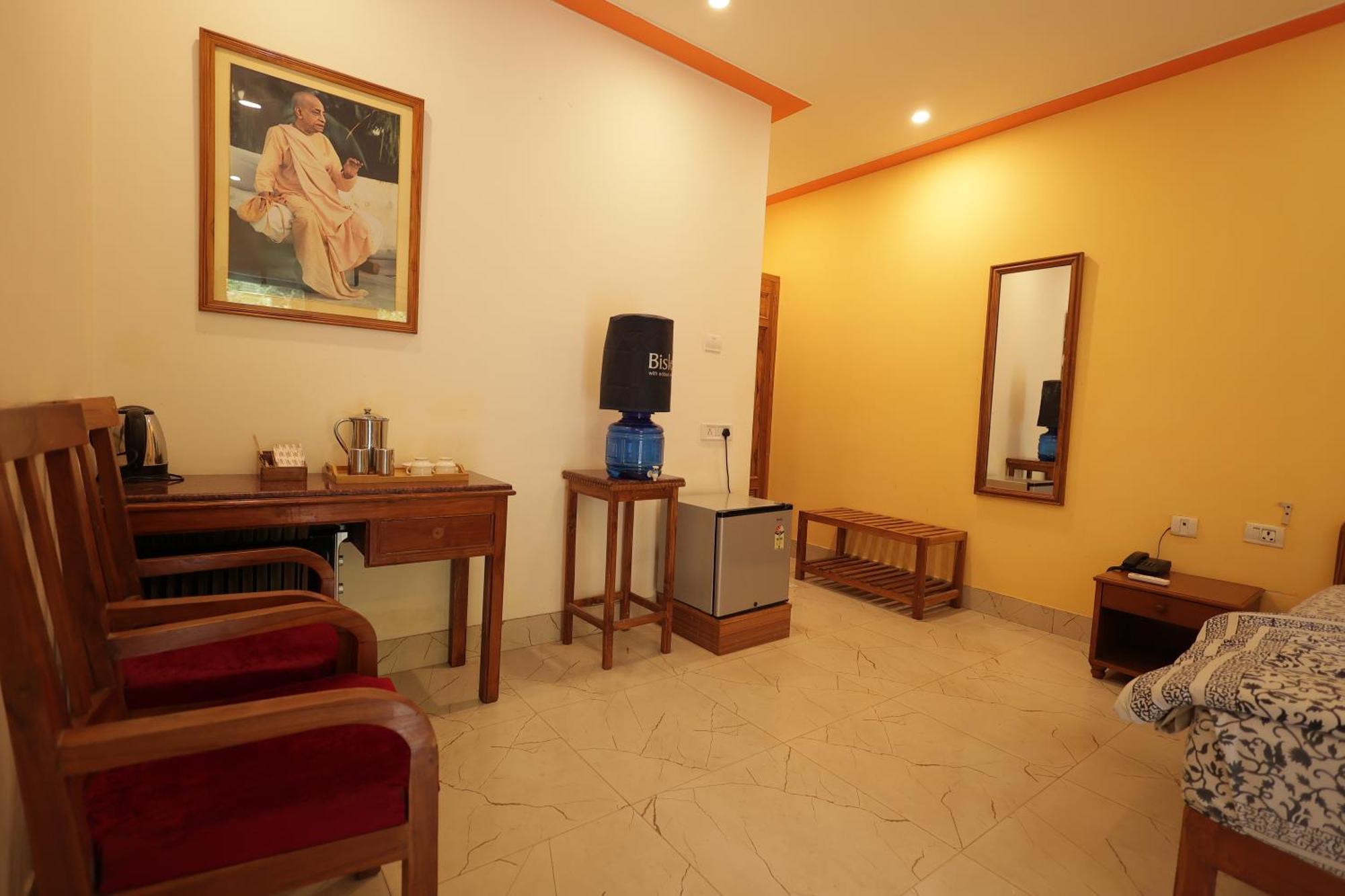 Mvt Guesthouse & Restaurant Vrindāvan Εξωτερικό φωτογραφία