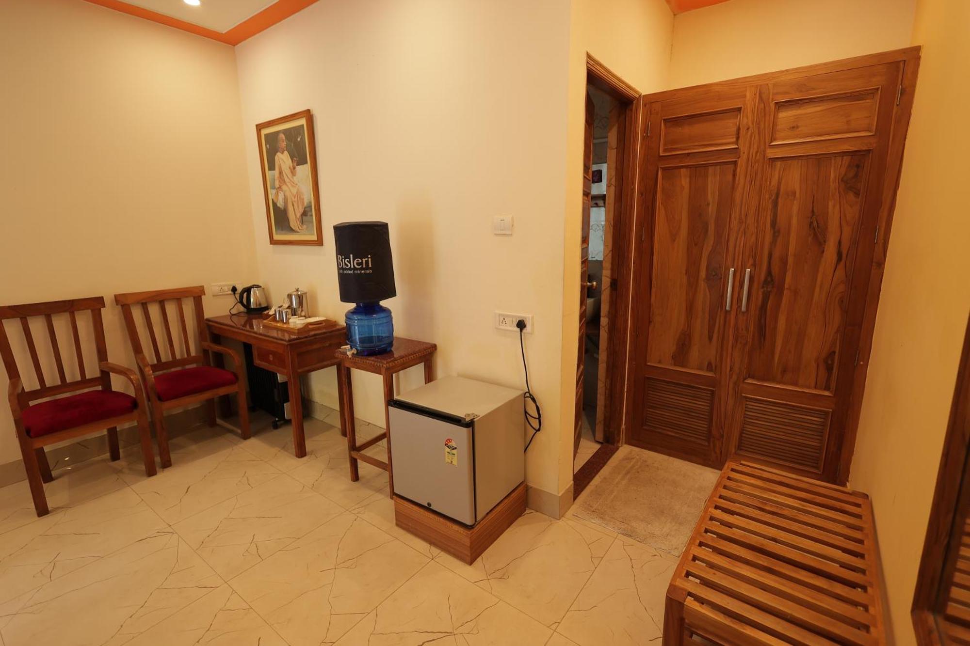 Mvt Guesthouse & Restaurant Vrindāvan Εξωτερικό φωτογραφία