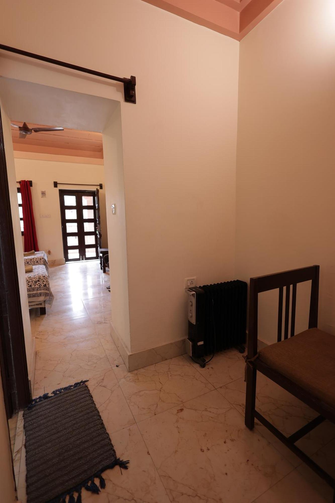 Mvt Guesthouse & Restaurant Vrindāvan Εξωτερικό φωτογραφία