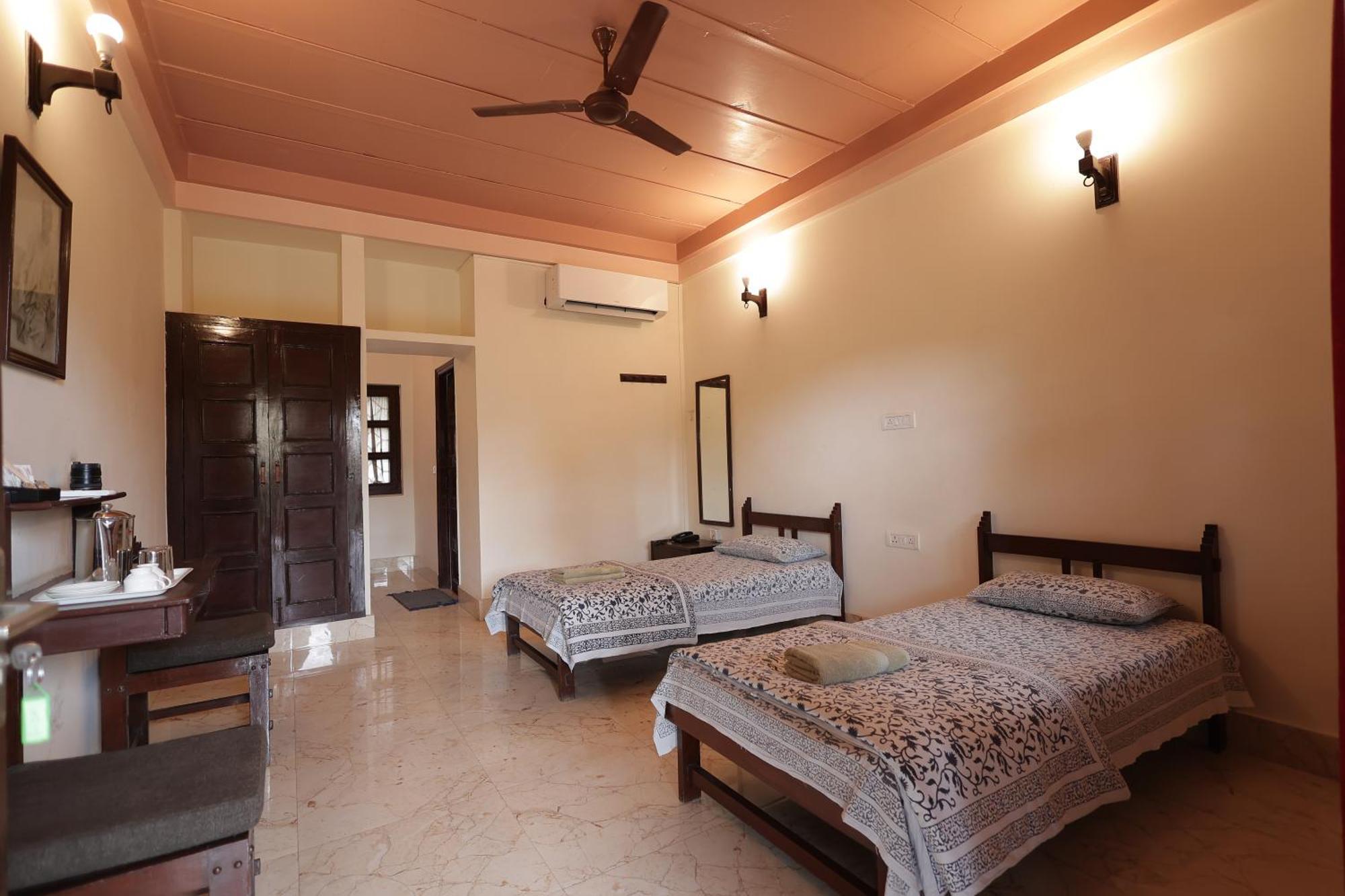 Mvt Guesthouse & Restaurant Vrindāvan Εξωτερικό φωτογραφία