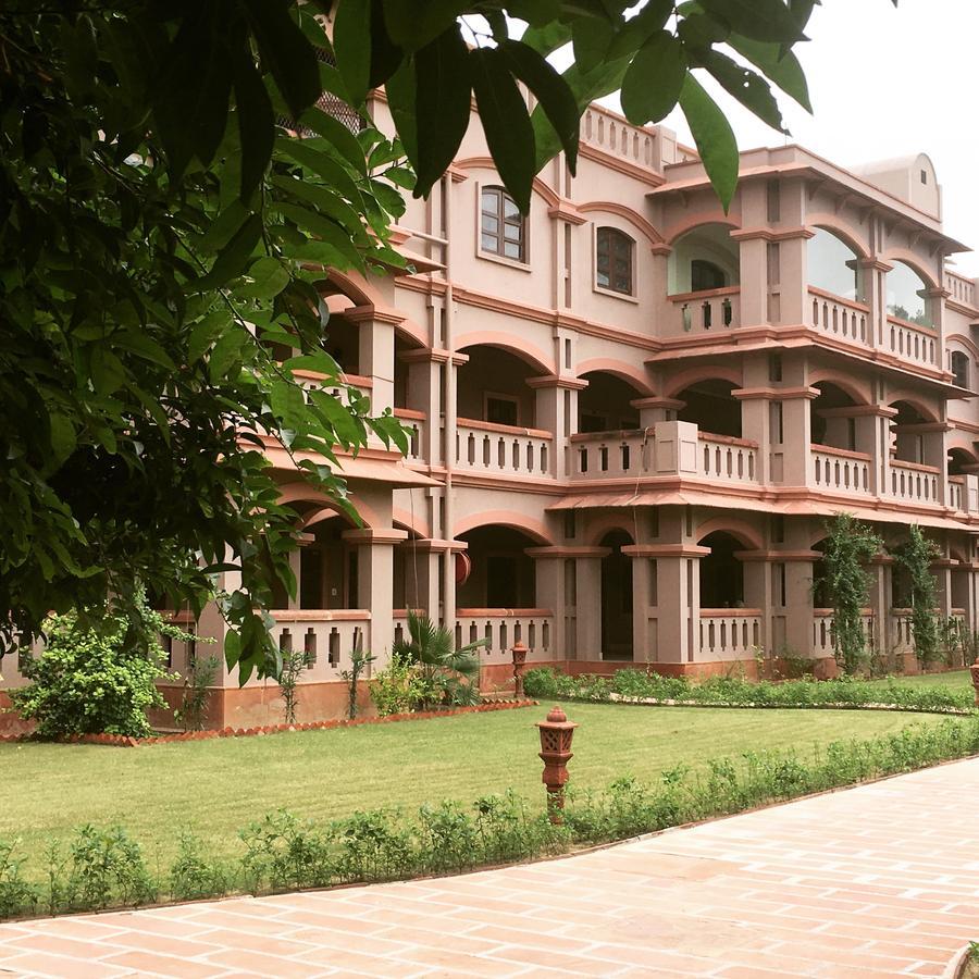 Mvt Guesthouse & Restaurant Vrindāvan Εξωτερικό φωτογραφία