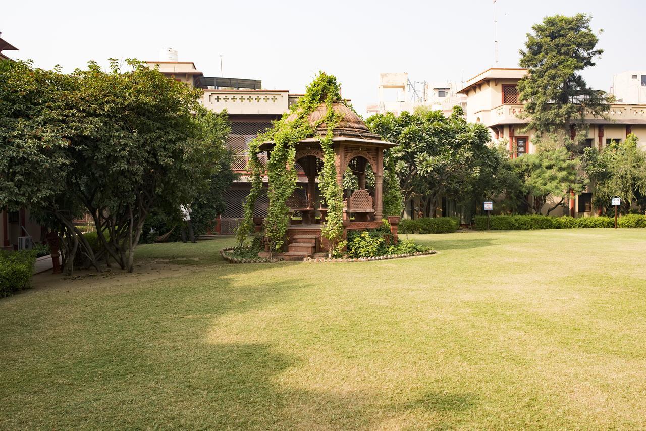 Mvt Guesthouse & Restaurant Vrindāvan Εξωτερικό φωτογραφία