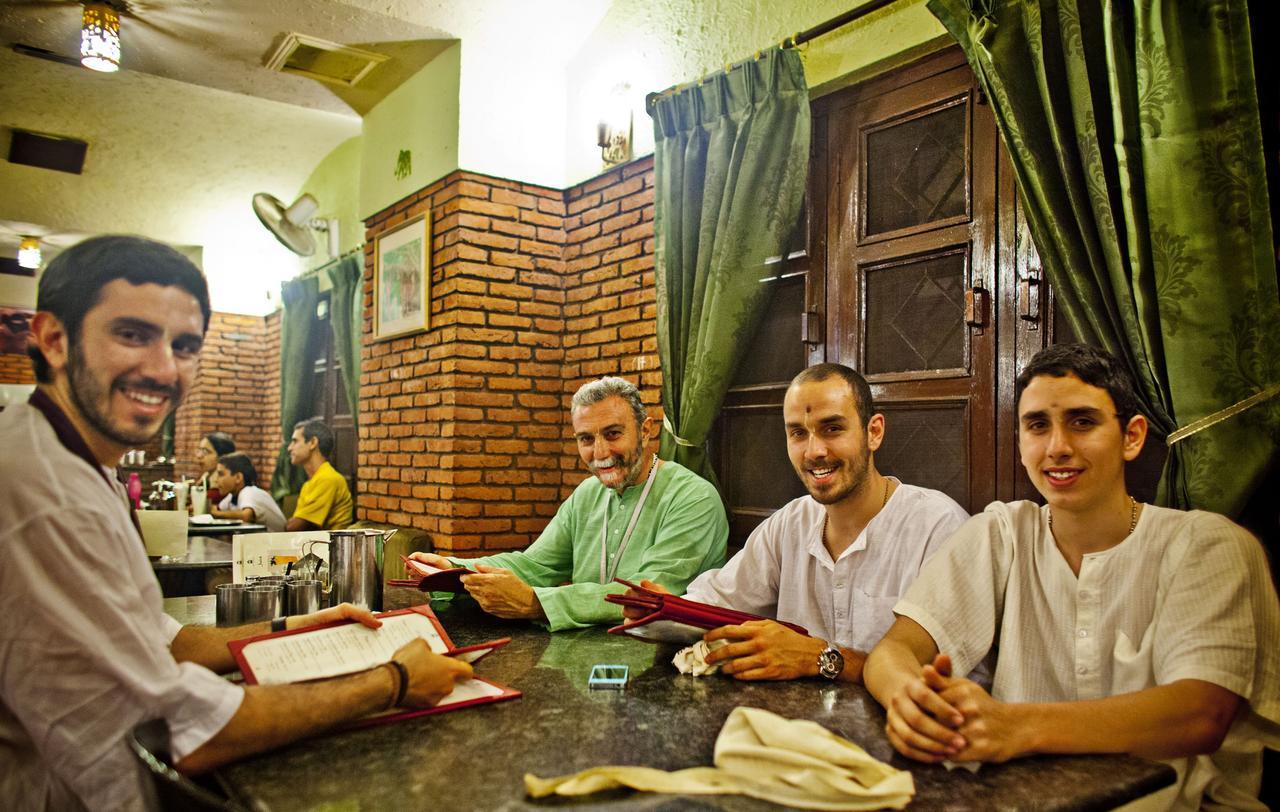 Mvt Guesthouse & Restaurant Vrindāvan Εξωτερικό φωτογραφία