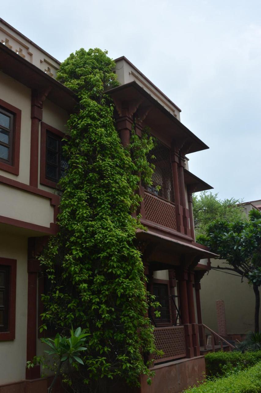 Mvt Guesthouse & Restaurant Vrindāvan Εξωτερικό φωτογραφία