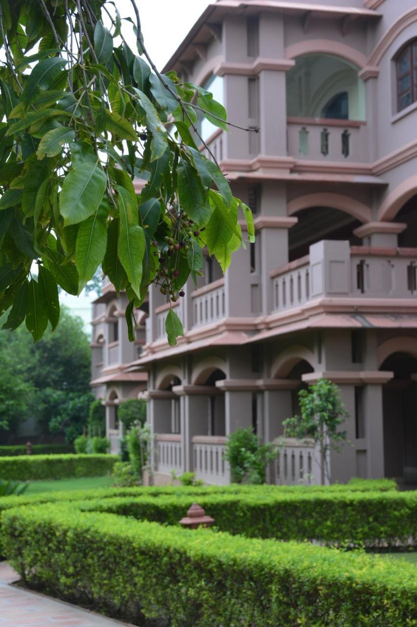 Mvt Guesthouse & Restaurant Vrindāvan Εξωτερικό φωτογραφία
