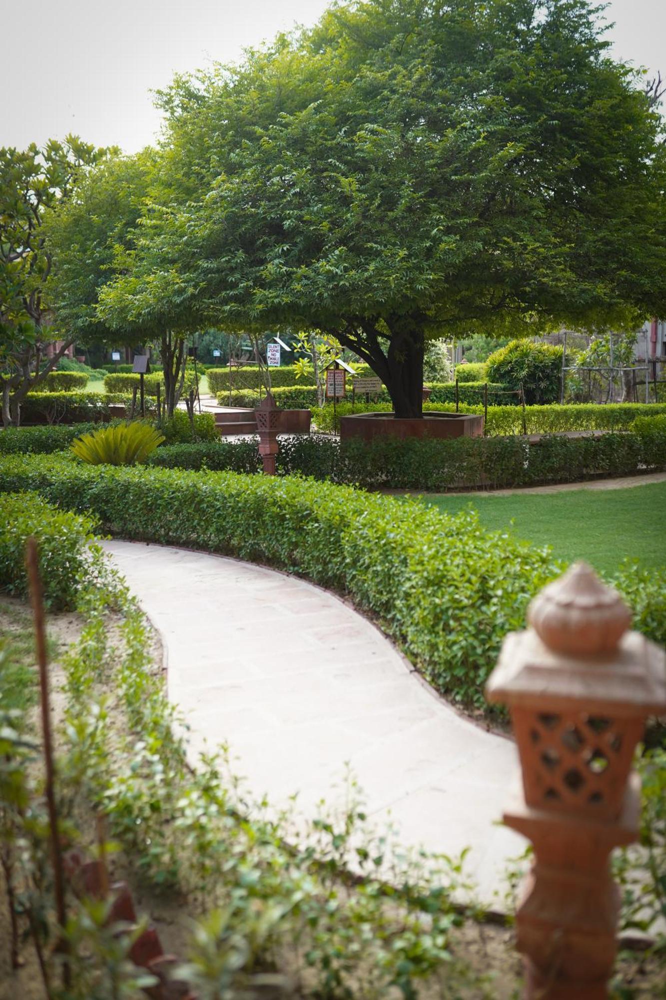 Mvt Guesthouse & Restaurant Vrindāvan Εξωτερικό φωτογραφία
