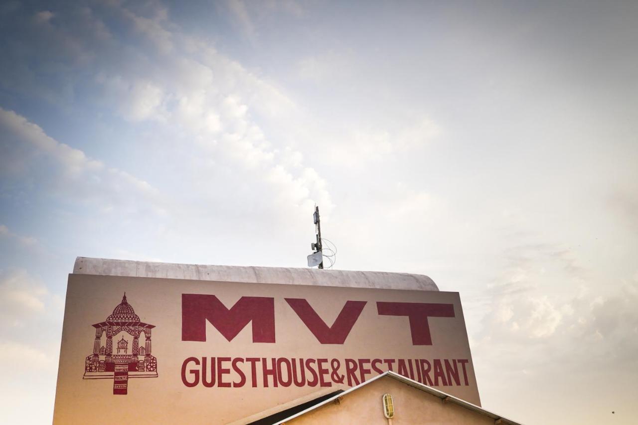 Mvt Guesthouse & Restaurant Vrindāvan Εξωτερικό φωτογραφία