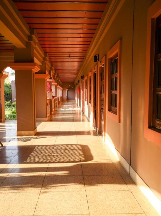 Mvt Guesthouse & Restaurant Vrindāvan Εξωτερικό φωτογραφία